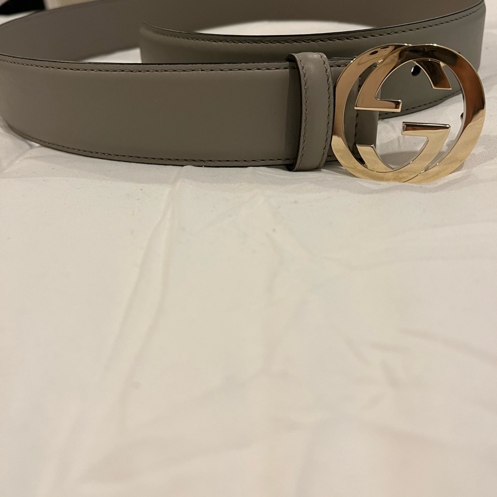 Authentic, Never Worn Gray, Medium Sized Gucci Be… - image 6